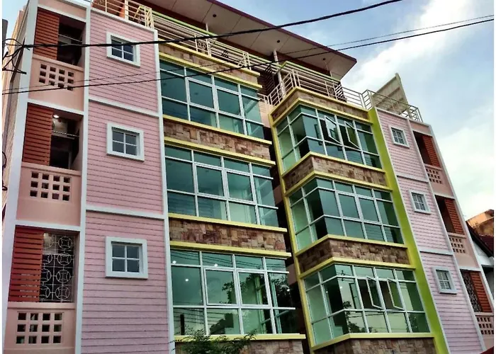 Oyo 75405 Ladda Place Hotel 3*